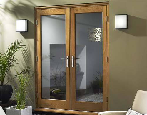Kiêng cửa chính đối diện bếp